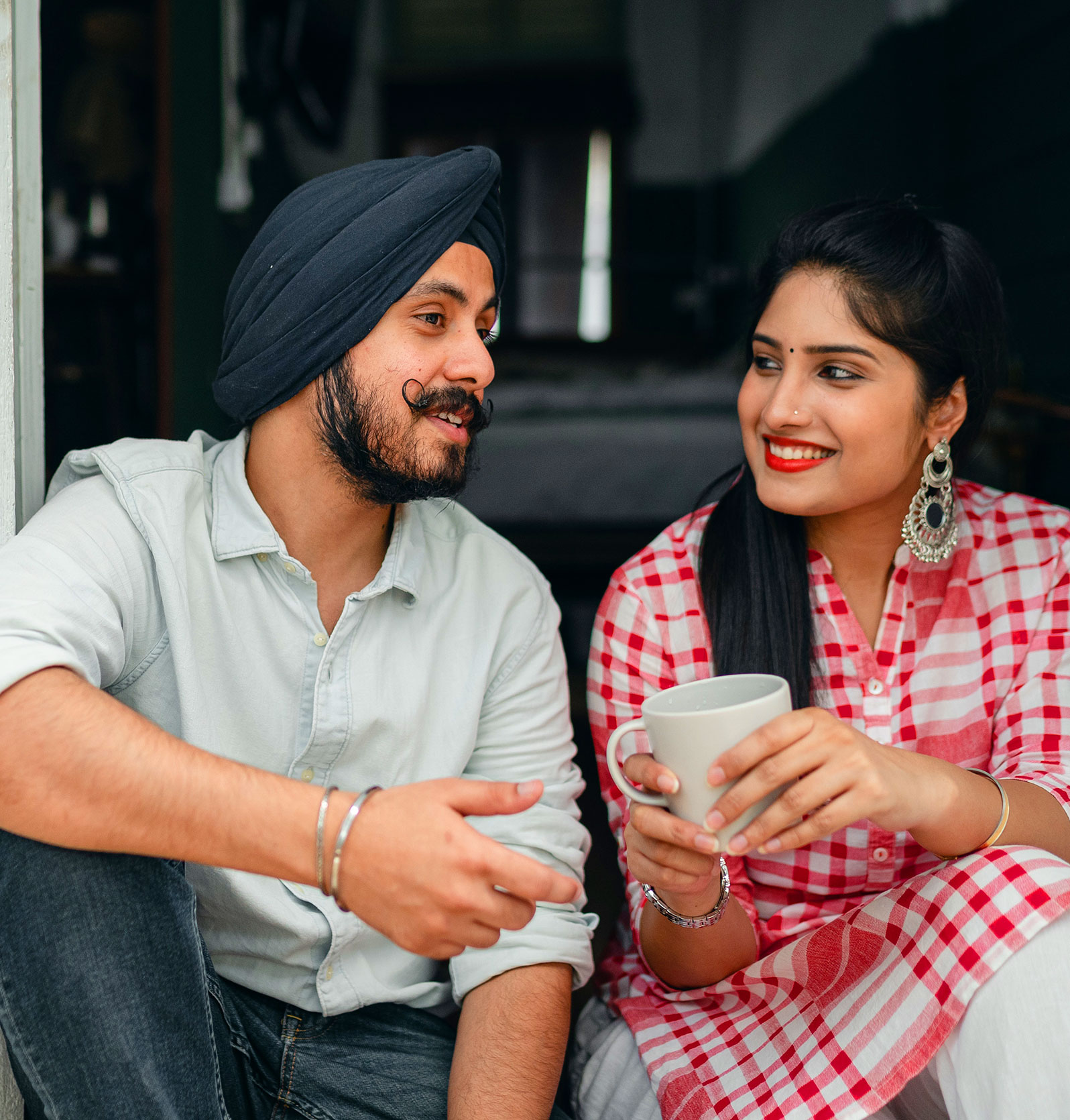 Couple drinking coffee info-7